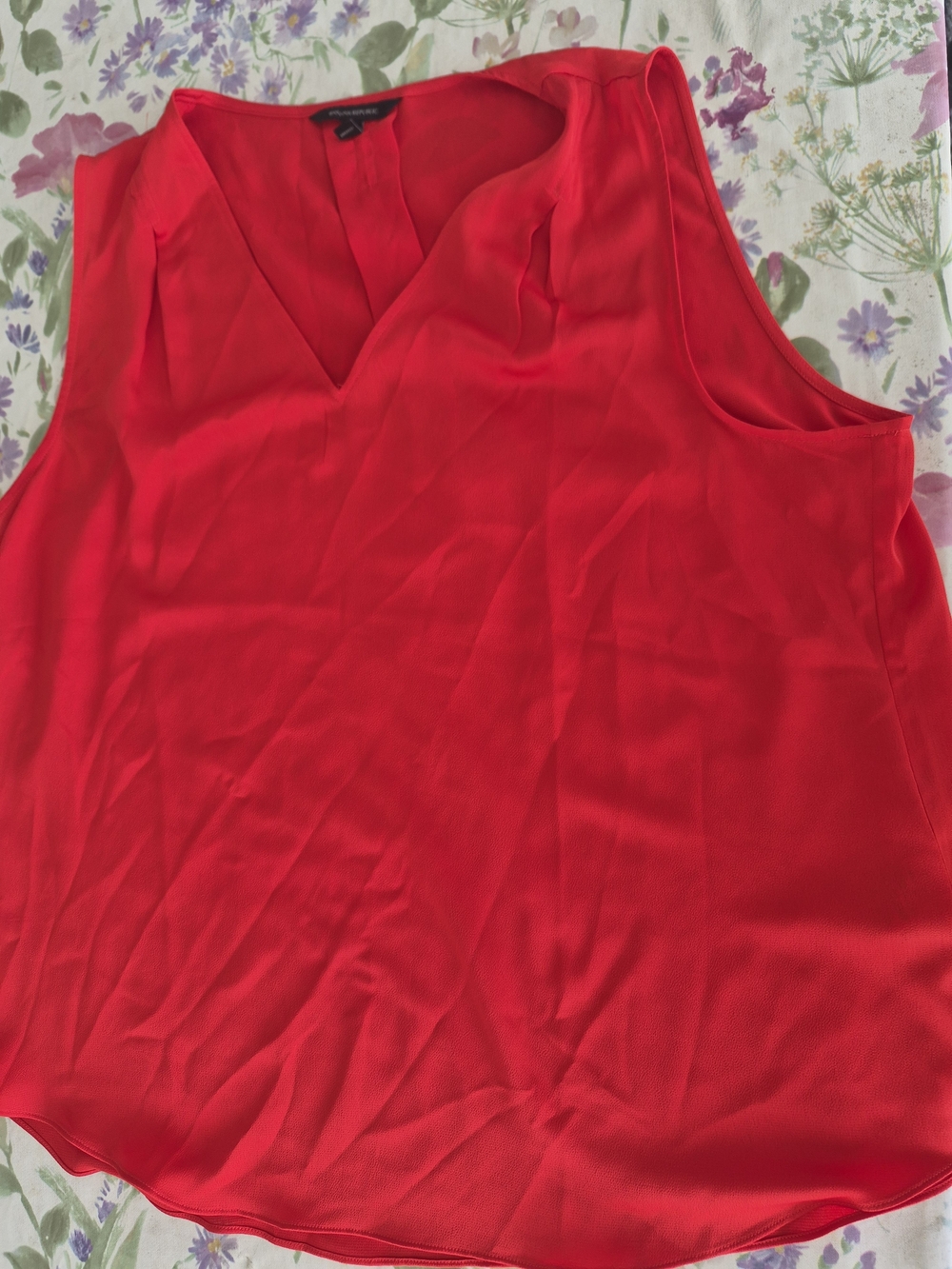 Banana Republic Sleeveless V-Neck Top in Bright Red